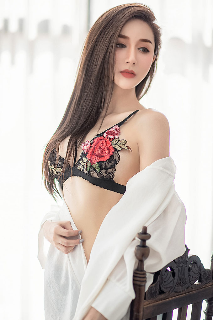 วาร์ป น้องติส กัญญาณัฐ พริตตี้สาวสวยหน้าคม สุดแซ่บ ดีกรีระดับท๊อป 14