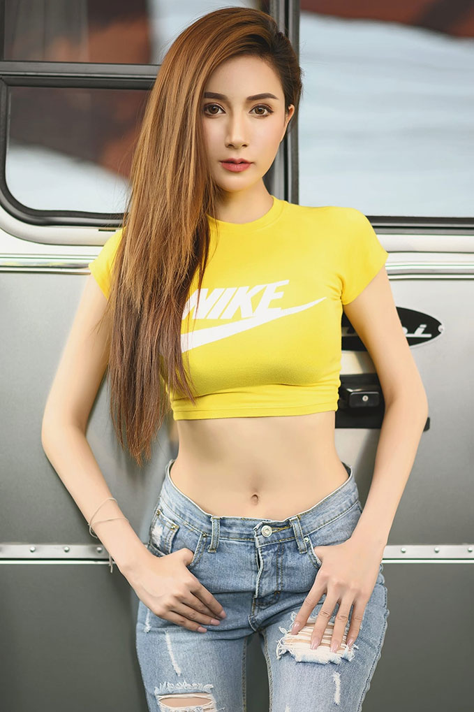 วาร์ป น้องติส กัญญาณัฐ พริตตี้สาวสวยหน้าคม สุดแซ่บ ดีกรีระดับท๊อป 18