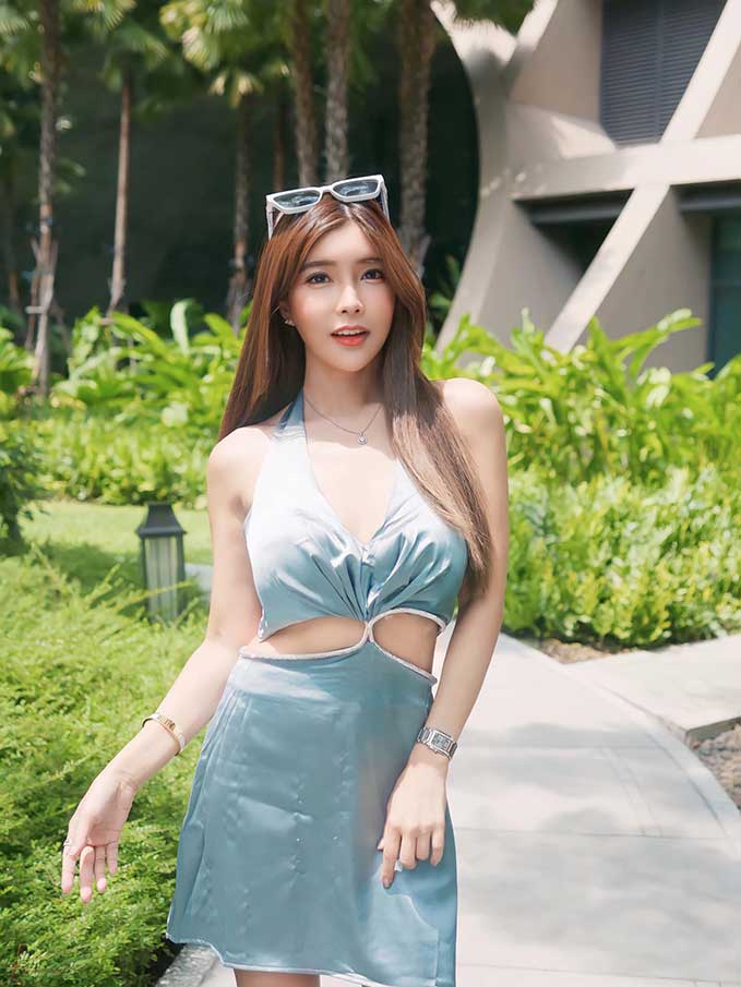 วาร์ป น้องพลอยลี่ สาวสวยเอวบางร่างเล็ก หุ่นแซ่บ ขวัญใจหนุ่มทั่วประเทศ 1