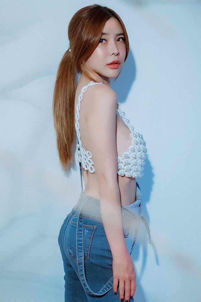 วาร์ป น้องพลอยลี่ สาวสวยเอวบางร่างเล็ก หุ่นแซ่บ ขวัญใจหนุ่มทั่วประเทศ 14