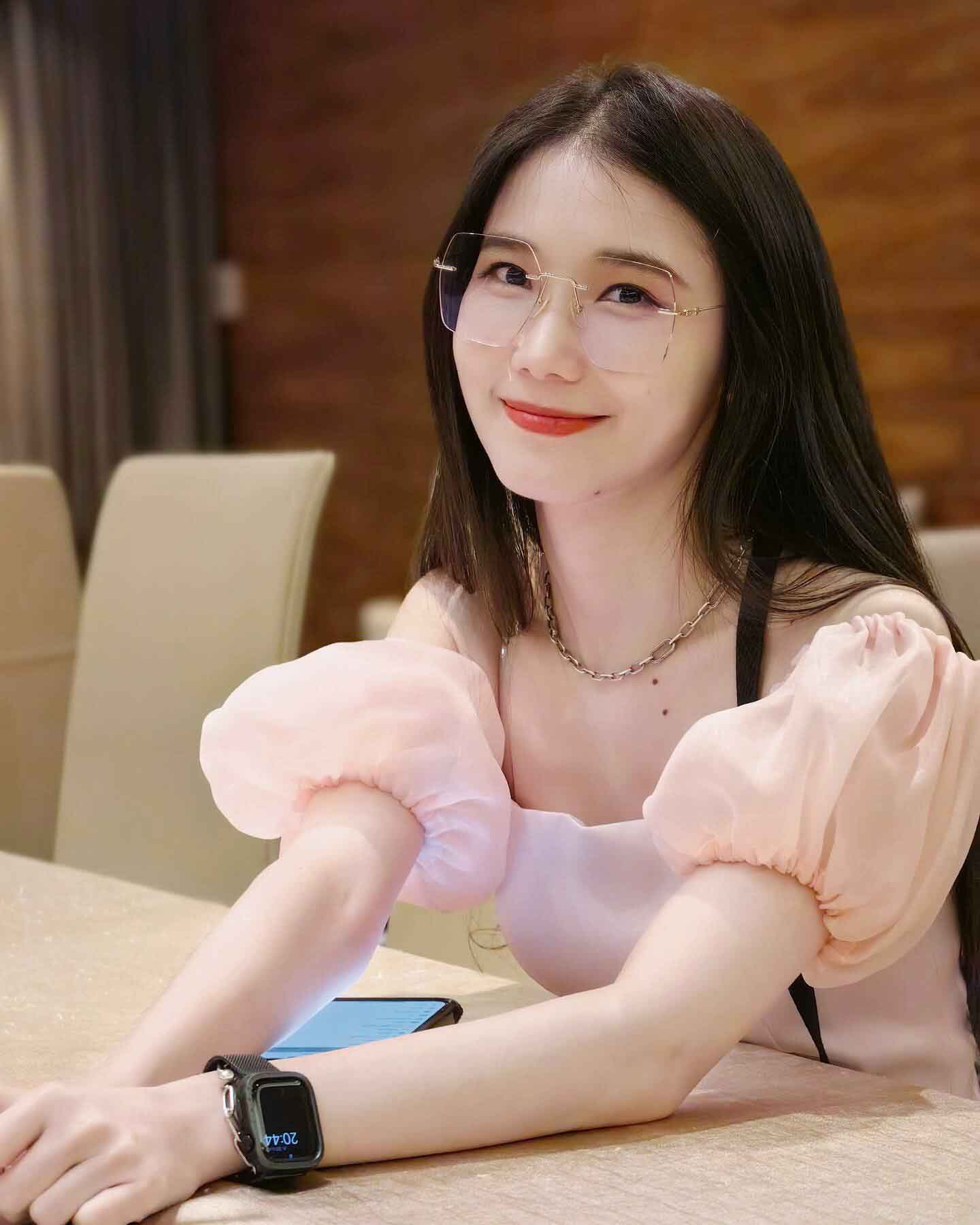 เปิดประวัติ น้องเมย์ Oranat Prasert สาวแว่นสวยเสียงดีน่ารักขวัญใจหนุ่มๆ 1