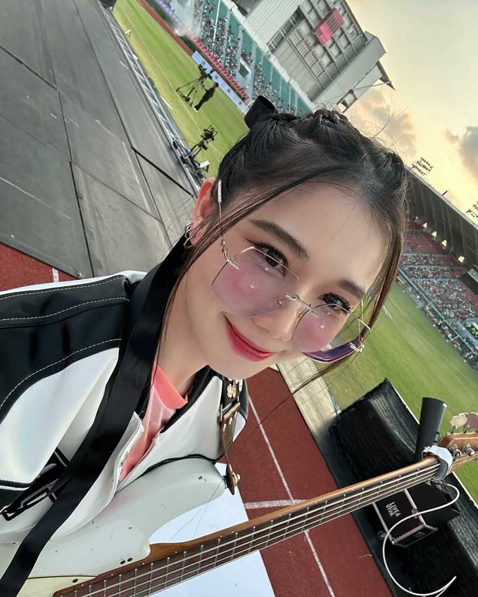เปิดประวัติ น้องเมย์ Oranat Prasert สาวแว่นสวยเสียงดีน่ารักขวัญใจหนุ่มๆ 4