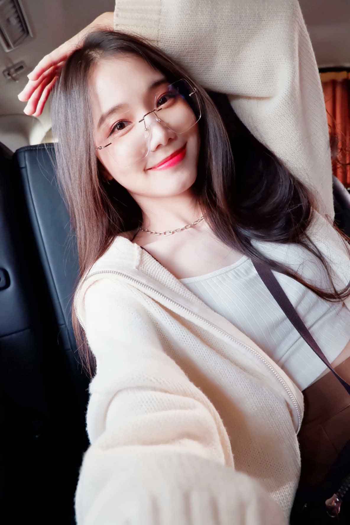เปิดประวัติ น้องเมย์ Oranat Prasert สาวแว่นสวยเสียงดีน่ารักขวัญใจหนุ่มๆ 6