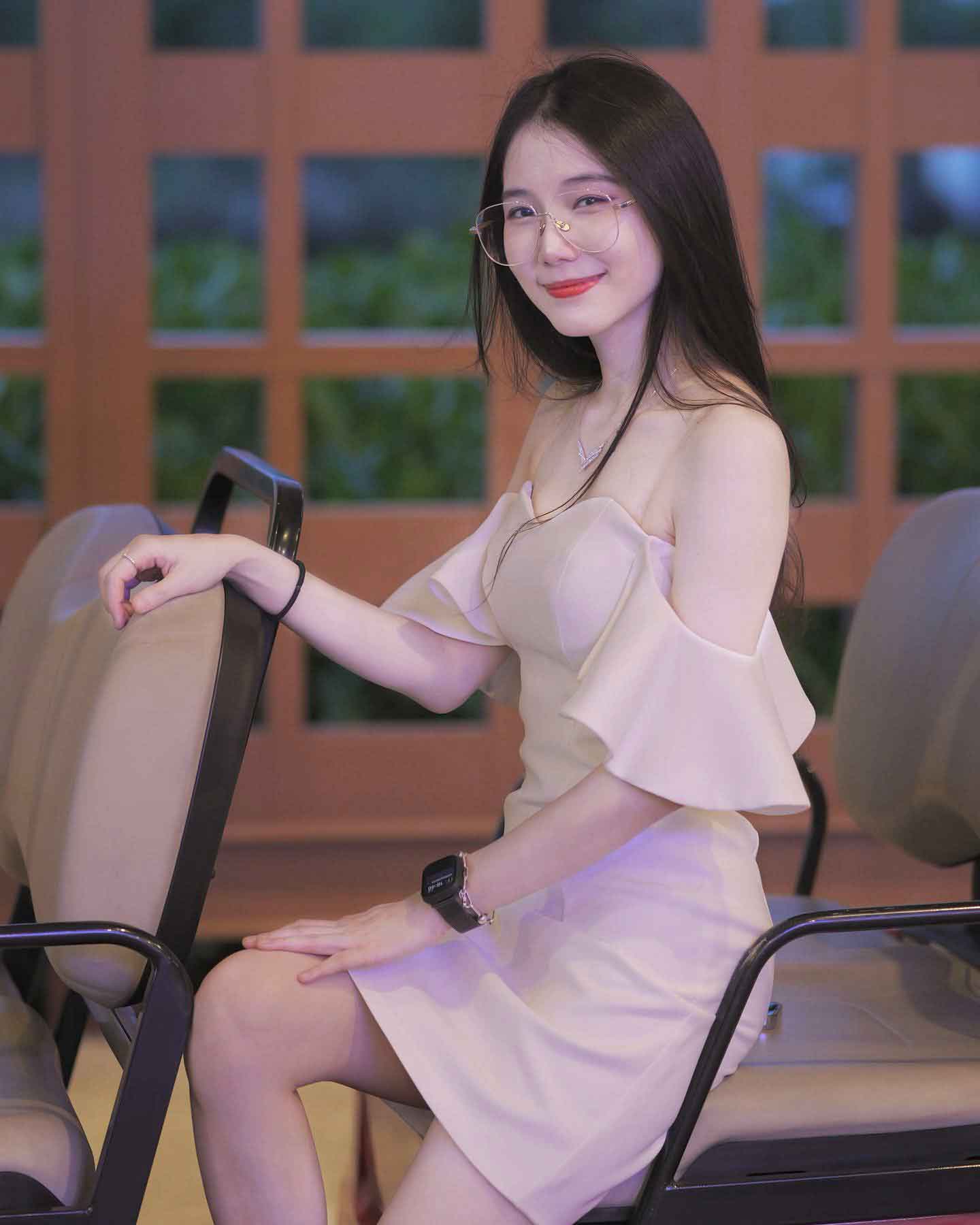 เปิดประวัติ น้องเมย์ Oranat Prasert สาวแว่นสวยเสียงดีน่ารักขวัญใจหนุ่มๆ 7
