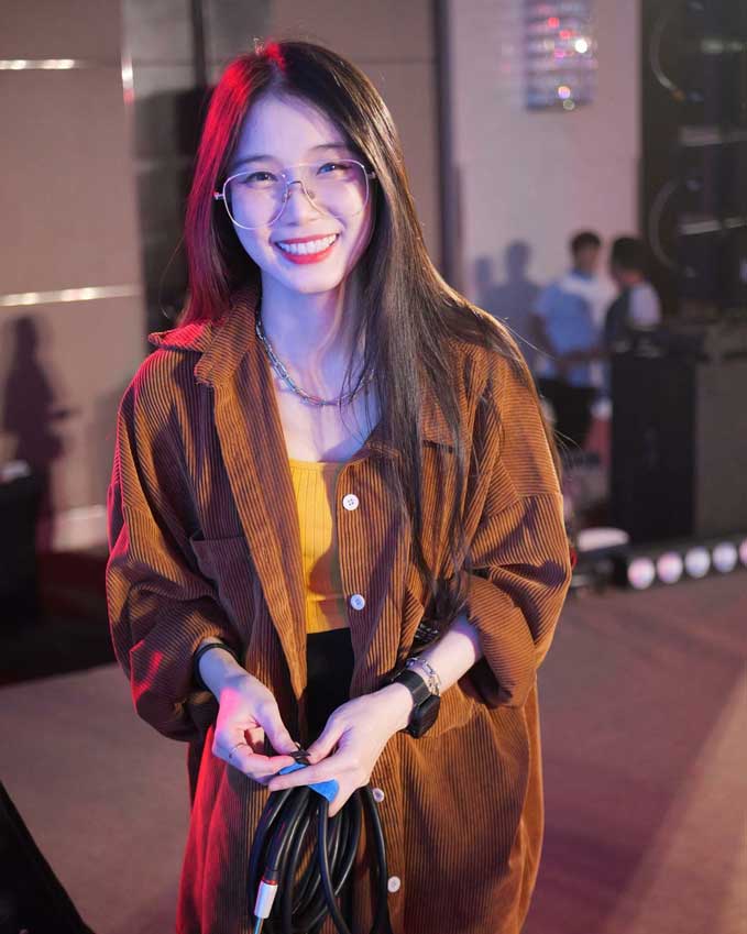 เปิดประวัติ น้องเมย์ Oranat Prasert สาวแว่นสวยเสียงดีน่ารักขวัญใจหนุ่มๆ 11