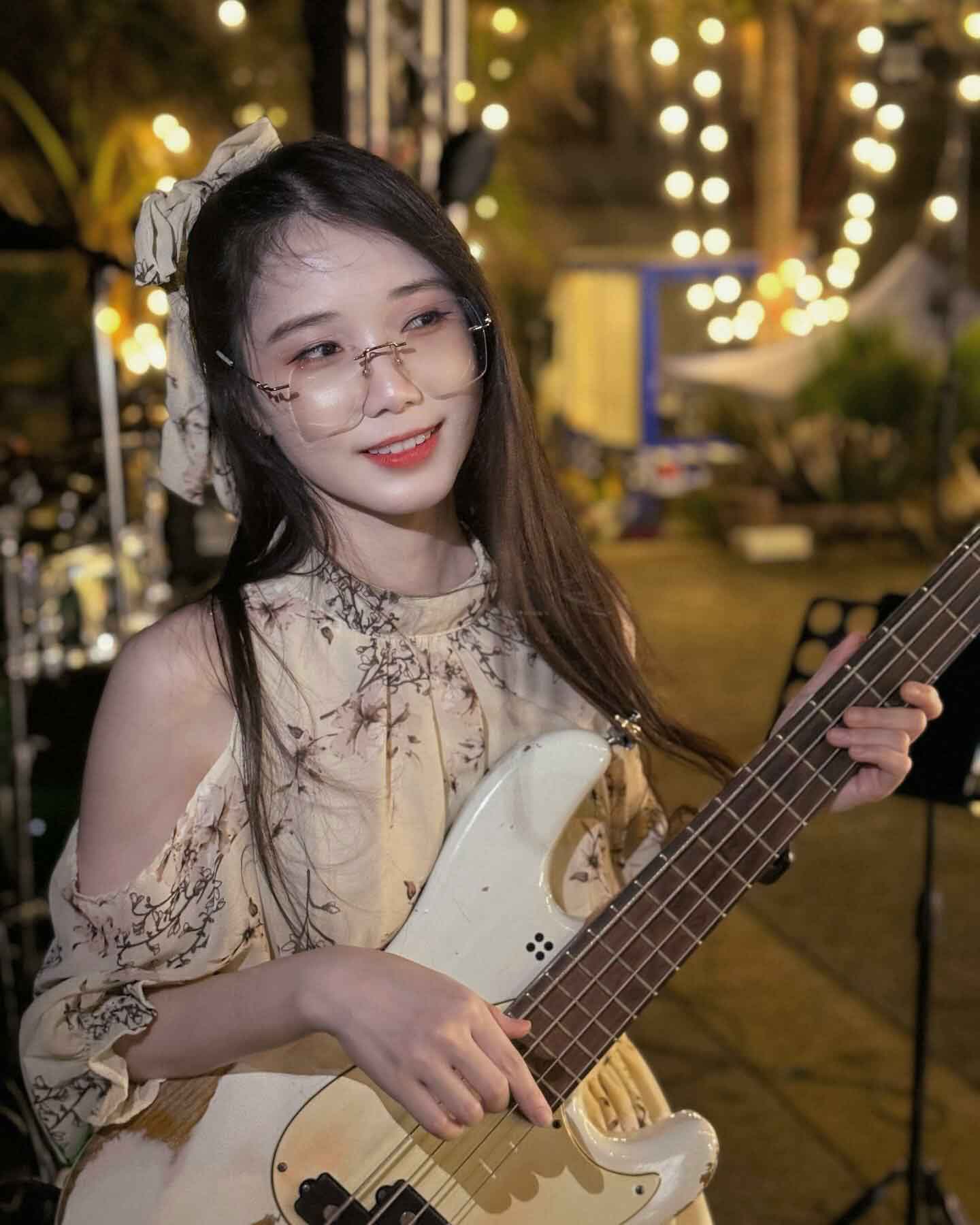 เปิดประวัติ น้องเมย์ Oranat Prasert สาวแว่นสวยเสียงดีน่ารักขวัญใจหนุ่มๆ 22
