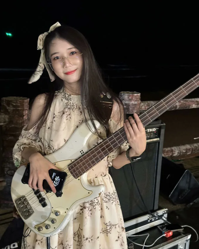 เปิดประวัติ น้องเมย์ Oranat Prasert สาวแว่นสวยเสียงดีน่ารักขวัญใจหนุ่มๆ 24