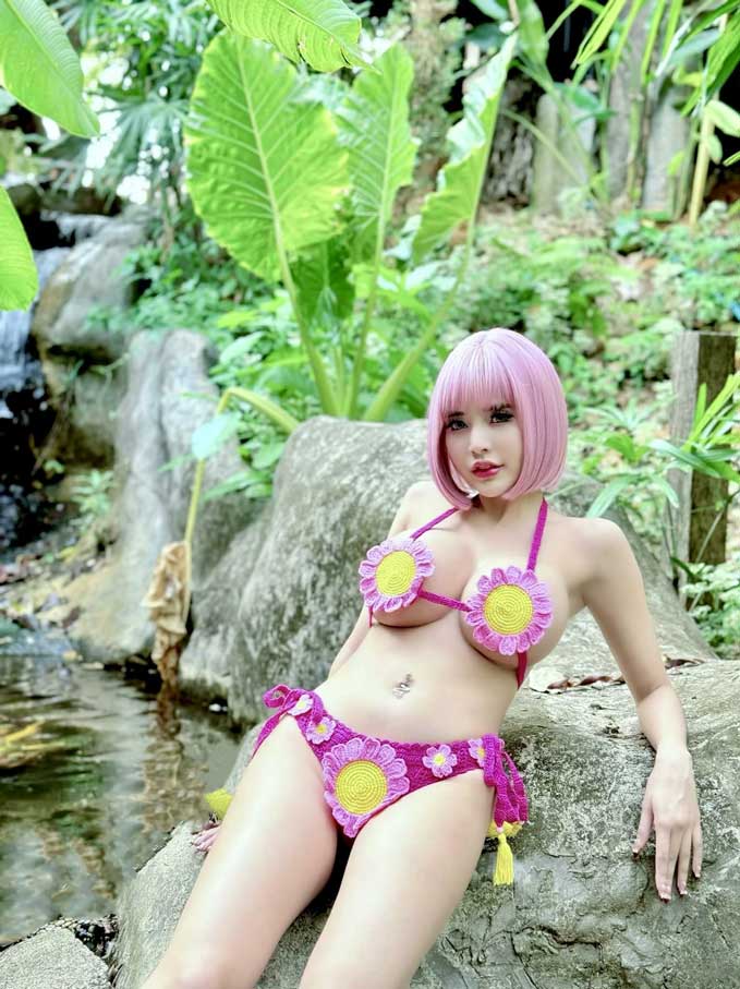 เปิดประวัติ เมญา ธนกานต เน็ตไอดอล สุดเซ็กซี่ ร้อนแรง หุ่นแซ่บ อกทะลัก 17